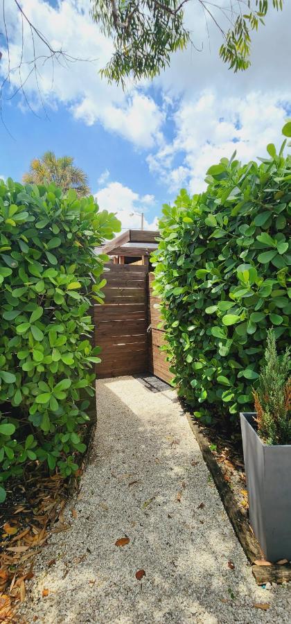 Private Aparment Studio In The Hard Of Miami Unit # 6 Opa-locka Esterno foto
