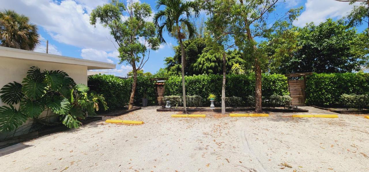 Private Aparment Studio In The Hard Of Miami Unit # 6 Opa-locka Esterno foto